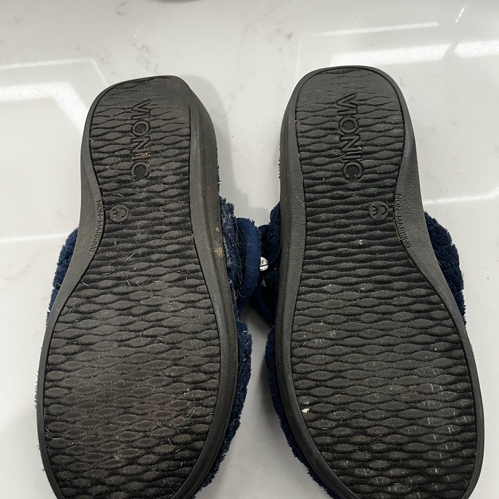 Vionic Women’s Orthotic Support Slippers - Picture 2 of 2